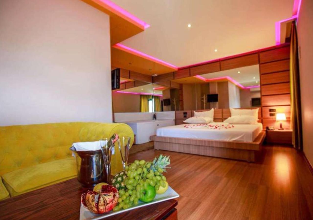 Vivi La Vita Hotel Tirana Buitenkant foto